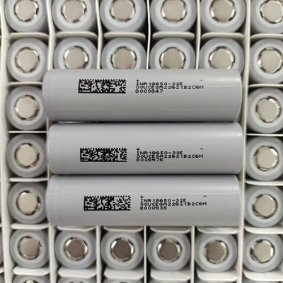 3.7V Standart Silindrik Lityum İyon Hücresi 3200mAh Büyük Kapasite 18650 Lityum Pilleri