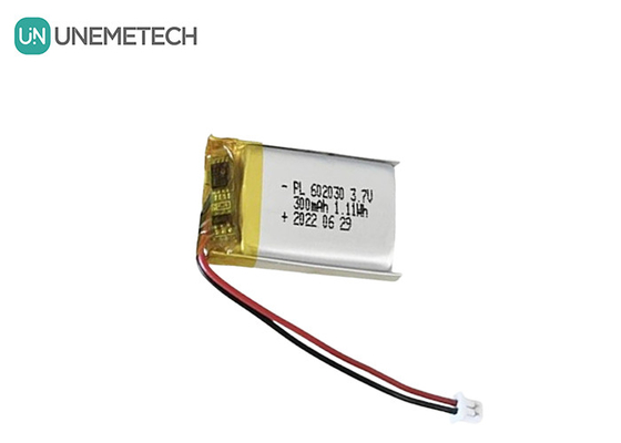 3.7V 300mAh Özel Gümüş Şarj edilebilir Lityum iyon polimer pil paketi 602030 GPS izleyici için